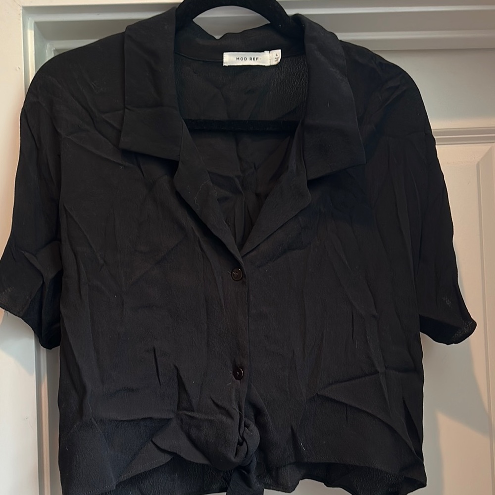 Mod Ref Women's Black Cropped Button-Up Top